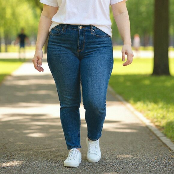 Old Navy Woman's Plus Size 16 Relaxed Jeans - Picture 1 of 8